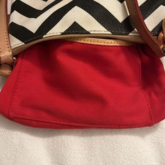 EUC, Dooney & Bourke, Black & White with Camel Chevron Pattern Leather Crossbody - Picture 13 of 14